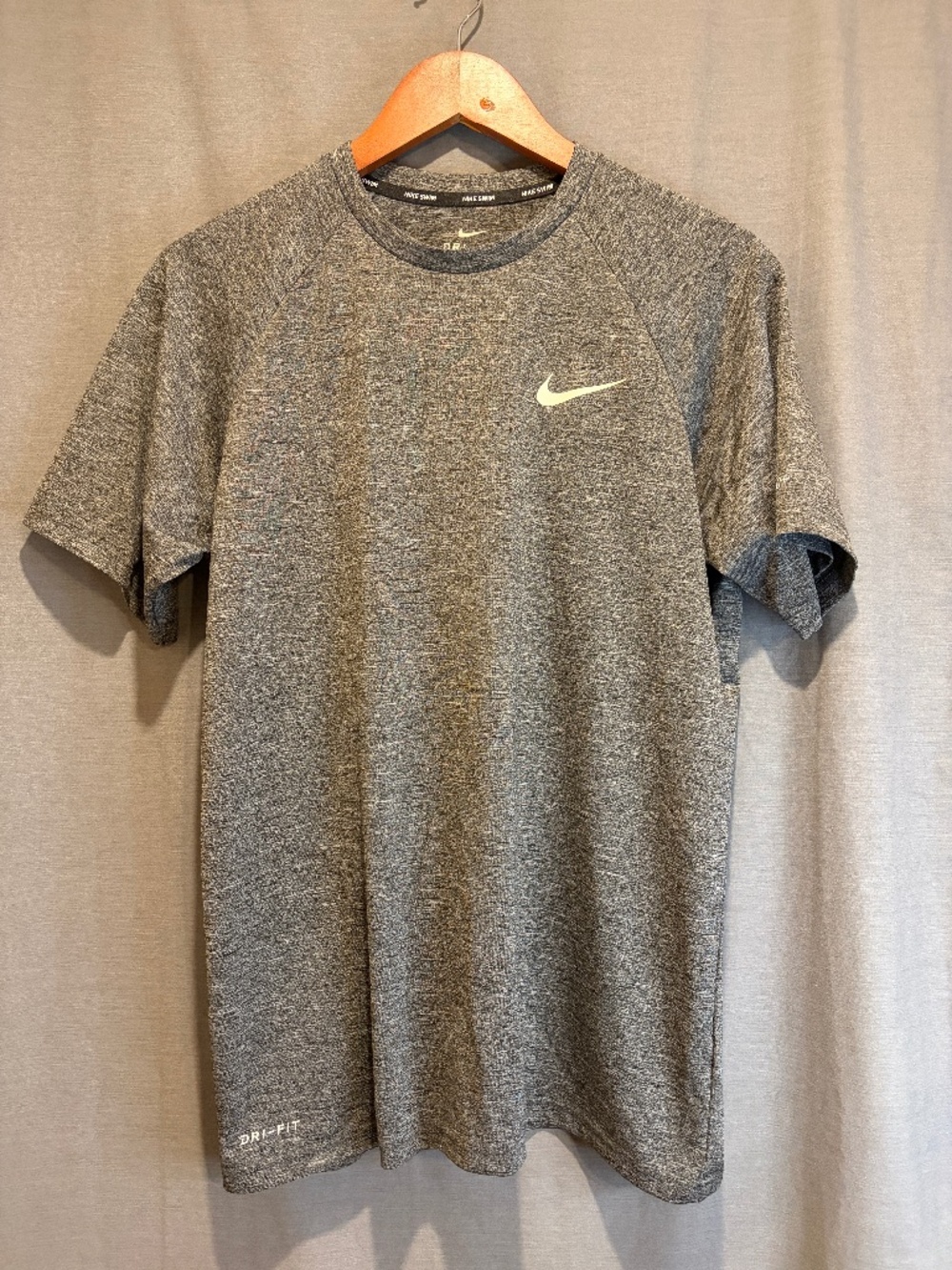 Nike Swim Dri-Fit Short Sleeve Athletic Shirt Men's Medium Gray Performance Top